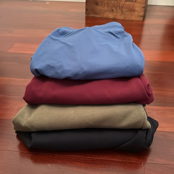 Constantly Varied Gear Pants - CVG 4 Pair Warm Cozy Sweatpants Size Large 
I will Separate 😊